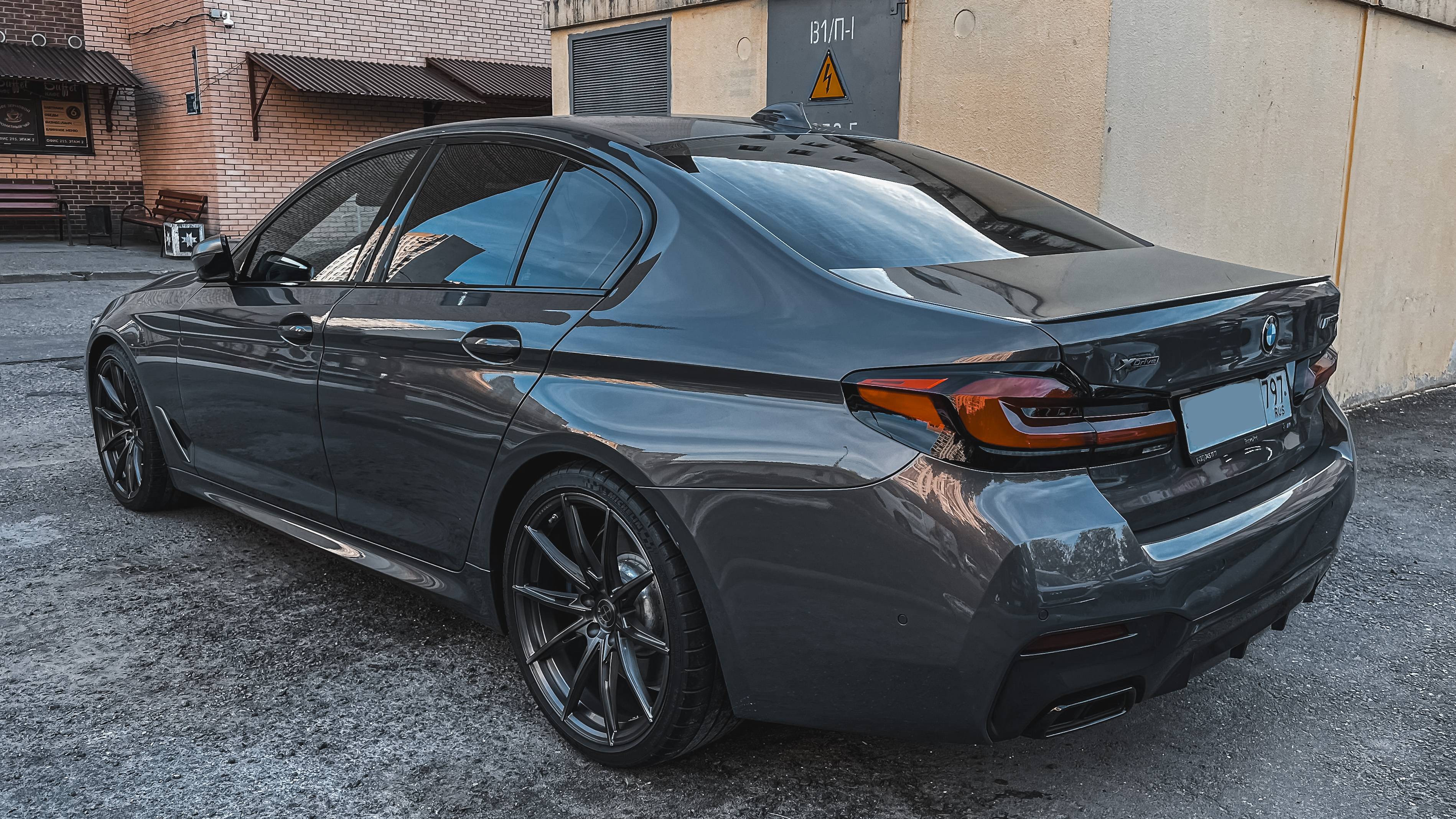 BMW M550i G30 на 20" кованых дисках нашего производства фото 4